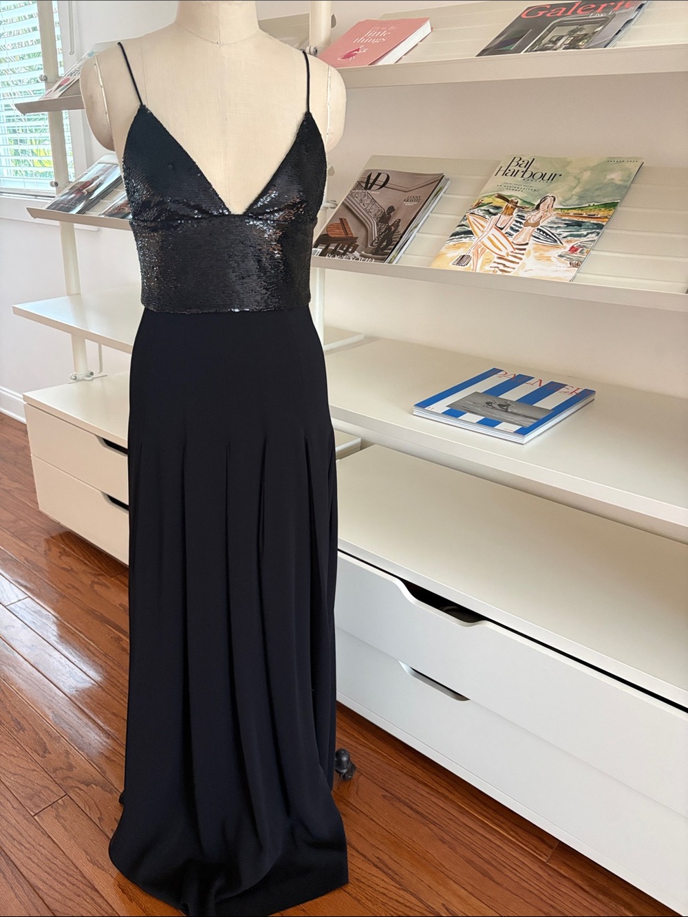 NEW Stunning Gown✨ A beyond chic evening must-have✨
